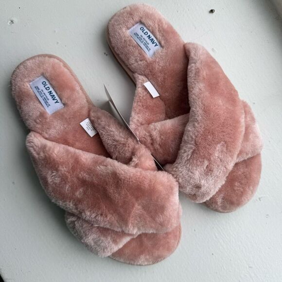 Old Navy Pink Faux Fur Slippers Size 9 - Picture 1 of 5